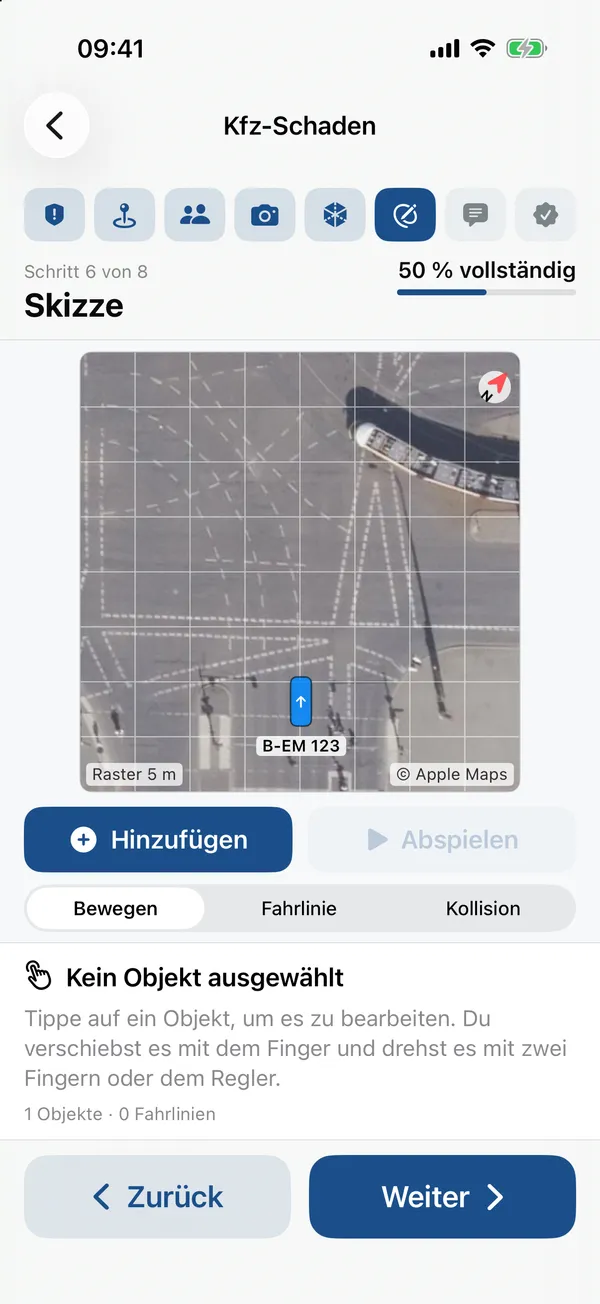 Unfallskizze mit Fahrzeugen und Fahrlinien auf einer Satellitenkarte